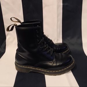 Black CLASSIC Dr Martens